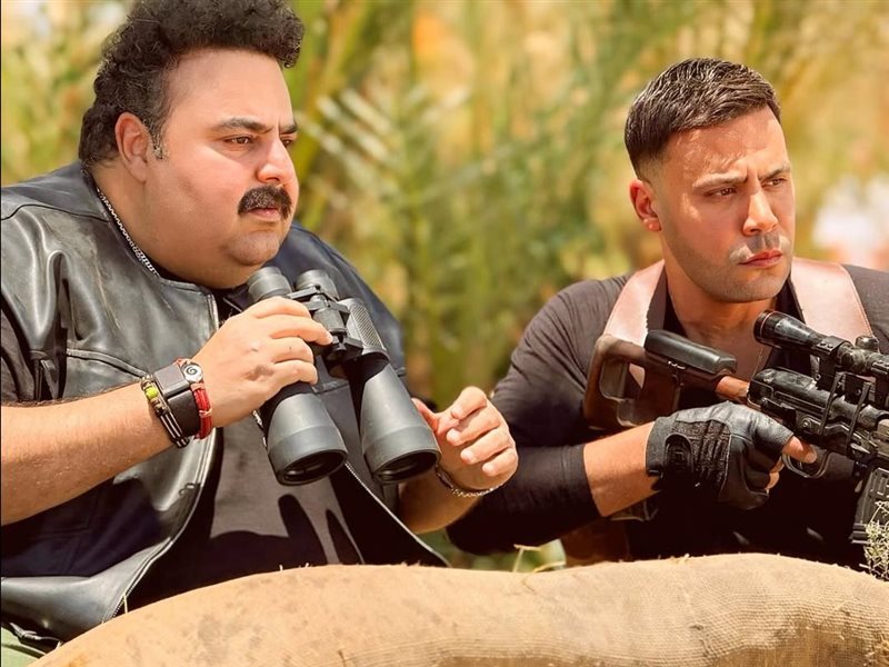 الأعلى أجرًأ والأعلى وزنًأ.. شيكو يروج لفيلمه الجديد صقر وكناريا مع محمد إمام